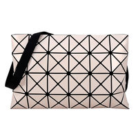 【ISSEY MIYAKE 三宅一生】BAOBAO幾何亮面方格4x6斜背包(膚色)
