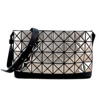 【ISSEY MIYAKE 三宅一生】BAOBAO 4x8 鏡面方格拼接皮斜背包(銀)