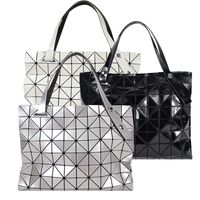 ISSEY MIYAKE 三宅一生BAOBAO CARTON T幾何方格8x10拉鍊亮面肩背包(3色選)