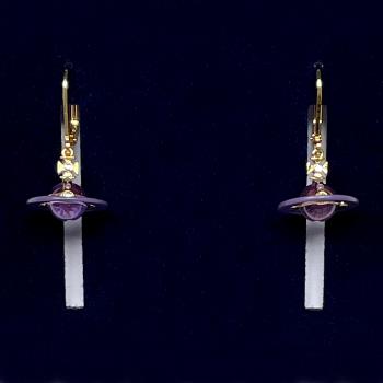 【Vivienne Westwood】品牌LOGO圖案 水晶耳環-金色/紫色 6202014I02R653 R653