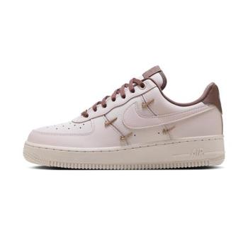 Nike Wmns Air Force 1 07 LX 女 藕粉 AF1 金屬 小勾 休閒鞋 HF0735-001