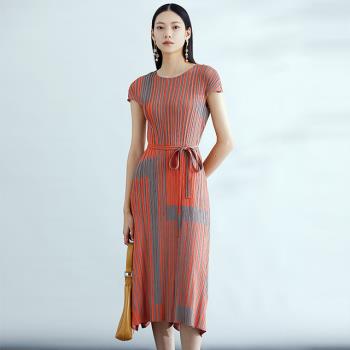 【韓國K.W.】型-韓國三宅風壓褶顯瘦洋裝