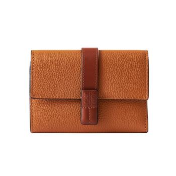 LOEWE 經典柔軟粒面牛皮撞色短夾(棕/內層紅)