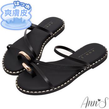 Ann’S防潑水爽膚皮-金色腳戒線條感寬版圓頭涼拖鞋1.5cm-黑