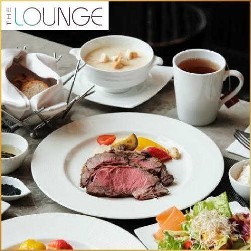 限時↘87折台北【六福萬怡酒店】大廳酒吧平日午餐爐烤牛套餐吃到飽單人券(26Mo)