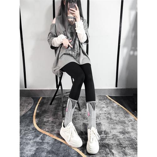 搭配鯊魚褲的襪子女中筒襪秋冬潮牌純棉長襪運動外穿網紅襪女長筒