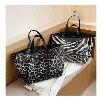 -New tendy fashion retro bag womens large capacity tote bag