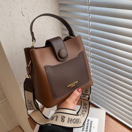 網紅復古手提小包包女2025新款ins寬帶斜挎包高級質感單肩水桶包