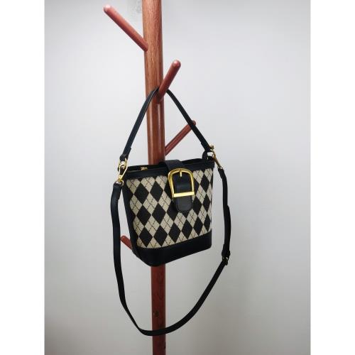 女包包2025新款時尚黑白格子水桶包高級小眾手提包百搭斜挎單肩包