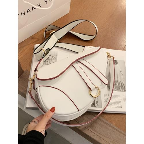 女包2025明星網紅同款馬鞍包洋氣質感百搭單肩斜挎包時尚簡約復古