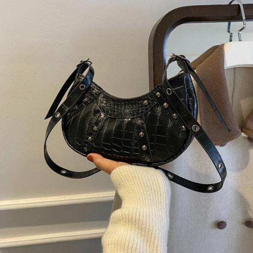 包包女2022新款高級質感小眾單肩腋下包秋冬百搭鉚釘鱷魚紋斜挎包