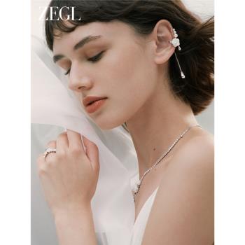 ZEGL設計師冰透玫瑰系列凡爾賽花朵耳環女人造珍珠樹脂耳夾耳飾品