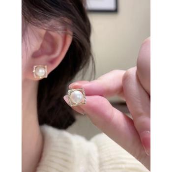 小巧精致方形珍珠耳釘時尚簡約百搭小眾設計高級感2023新款耳環女