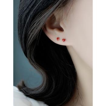 小Z優品925純銀耳釘女氣質潮簡約氣質小巧不對稱紅色愛心心形耳環