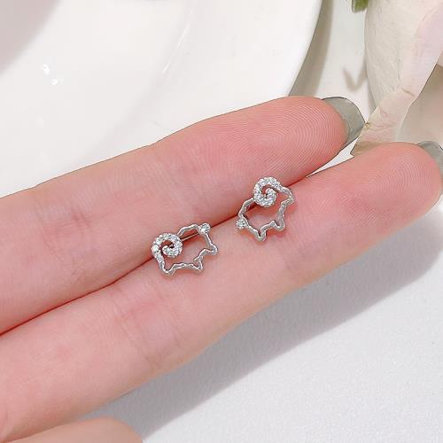 s925銀針小羊耳釘女可愛鏤空逼真動物生肖羊銀飾耳環2024款潮