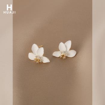 花跡高級感白色花朵耳釘女輕奢小眾設計時尚耳飾2023年新款潮耳環