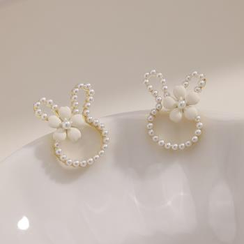 小兔子耳釘女小眾設計感珍珠花朵耳環卡通可愛s925純銀針耳飾甜美