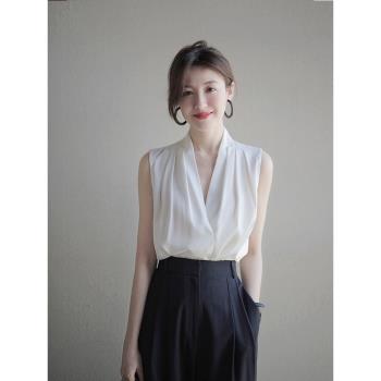法式白色緞面無袖上衣女夏高級感顯瘦寬松夏季v領氣質小個子休閑