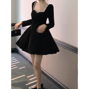 赫本風絲絨連衣裙女春季生日法式黑色氣質性感禮服大碼方領短裙子