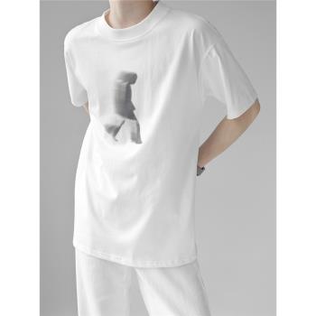 高級感極簡風短袖男女顯白日常穿搭寬松T恤抽象模糊人物印花體恤