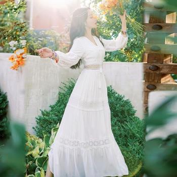 民族風設計感收腰仙女裙度假長裙云南旅游穿搭白色蕾絲鏤空連衣裙