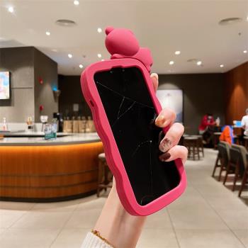 iphone14手機殼蘋果13pro立體趴趴草莓熊12pormax高出螢幕11全包邊女軟矽膠防摔卡通可愛適用15新款保護套