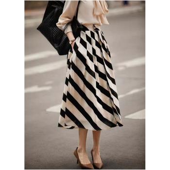 氣質女裝2023年新款夏季時尚法式高級感黑白條紋百褶桑蠶絲半身裙