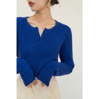 克萊因藍套頭v領針織打底衫秋季女法式復古毛衣軟糯氣質內搭上衣