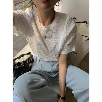 A7seven2023夏季白色短袖T恤女韓版設計感小眾肌理感褶皺寬松上衣