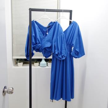 阿希 自帶美圖秀秀功能的凹好造型藍色扭扭上衣高腰連衣裙