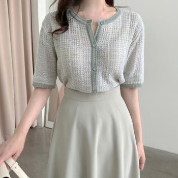 韓國chic夏季新款小清新減齡洋氣薄款暗格紋上衣單排扣針織衫女