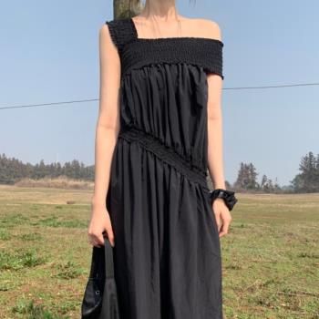 韓國chic夏季新款設計感小眾不規則單邊露肩黑色連衣裙女無袖長裙