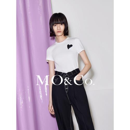 愛心MOCO2022立體修身短袖T恤