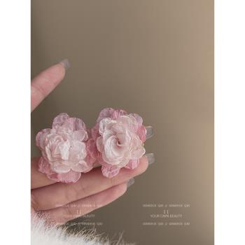 法式浪漫漸變粉色雪紡花朵耳環女小眾設計氣質山茶花耳釘度假耳飾