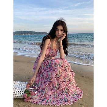 法式海邊拍照衣服超仙度假碎花連衣裙吊帶蛋糕裙顯瘦沙灘裙女夏季
