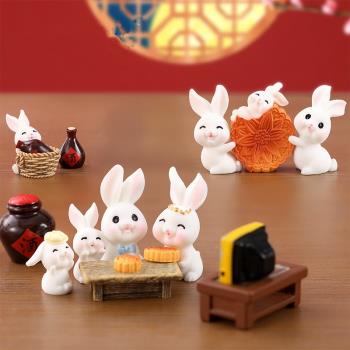 中秋節卡通兔子微景觀小擺件可愛動物萌兔園藝月餅酒壇創意小配件