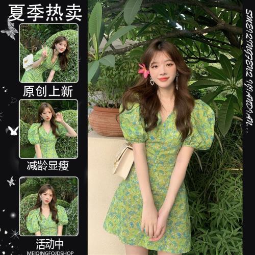 氣質度假海邊拍照綠色碎花旅游