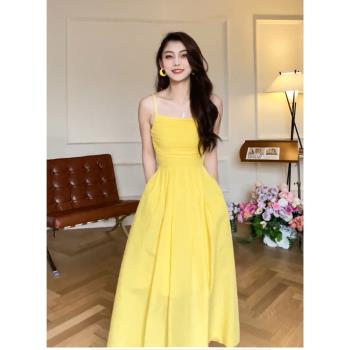 法式黃色無袖吊帶連衣裙女夏季小眾設計高級感超好看收腰氣質裙子