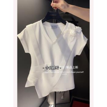 法式白色短袖t恤女2023夏季新款女裝拼接花朵v領不規則設計感上衣