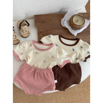 韓版嬰兒衣服夏季套裝新款女寶寶圓領小碎花短袖三角褲兩件套爬服