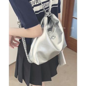 韓國雙肩包包女2023新款潮時尚鏈條水桶包學生上課大容量托特包