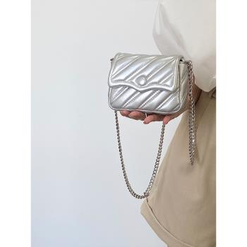 小巧秀氣銀色斜挎包包女2023新款時尚百搭鏈條繡花小包韓版手機包