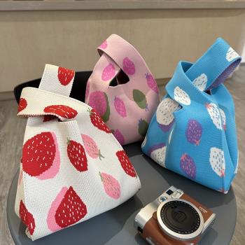 新款草莓針織手提包女韓版可愛甜美便捷飯盒袋毛線手拎水桶包托特