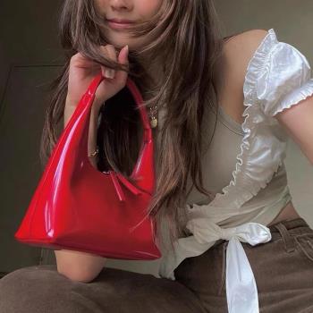 韓國小眾設計師復古亮面紅色月牙包潮牌漆面復古單肩包女手提包包