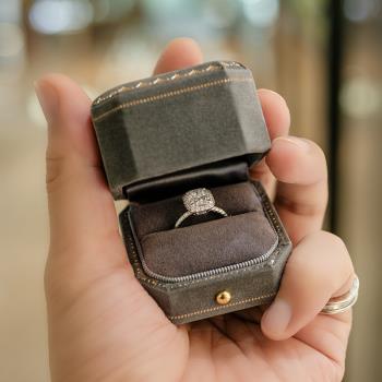 復古進口絨毛戒指盒高級求婚鉆戒結婚精致迷你手工制作2022首飾盒