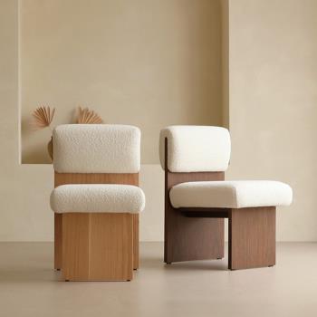 日式實木休閑餐椅家用單人羊羔絨書椅設計師羊駝椅復古網紅化妝椅