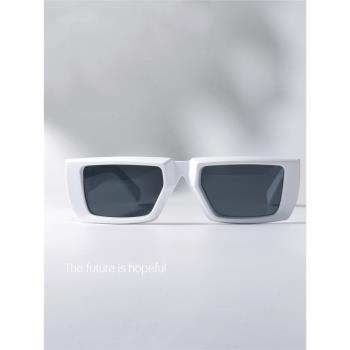 Y2K未來感白框墨鏡UV400粗框方形雕塑風個性設計可配近視太陽眼鏡