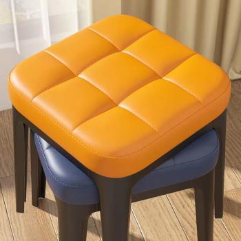 家用餐椅北歐簡約現代可疊放輕奢軟包凳子餐桌椅子客廳塑料高板凳