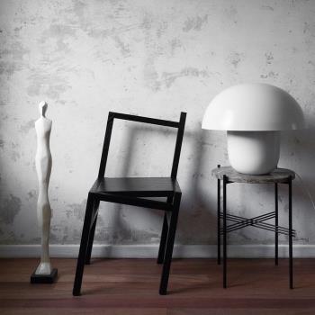 ins網紅民宿等候餐椅設計師特色藝術創意個性9.5度傾斜拍照鐵椅子
