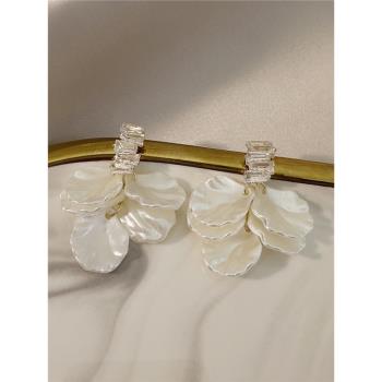 貝殼花朵鋯石耳環女2023年新款小眾設計感法式耳釘氣質高級感耳飾